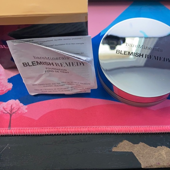 bareMinerals Blemish Remedy Foundation in Color 03